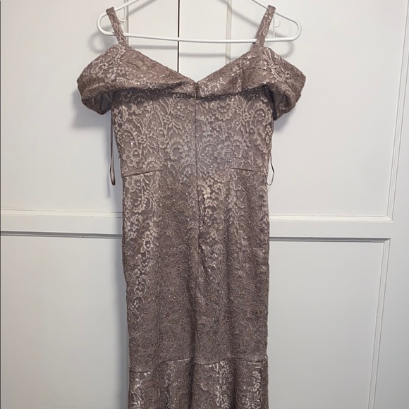 R&M Richards Size 4P Cream Lace Off-the-Shoulder Knee-Length Dress - Picture 5 of 9